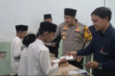IJTI Korda Blitar Gandeng Polres Blitar Santuni Puluhan Anak Yatim