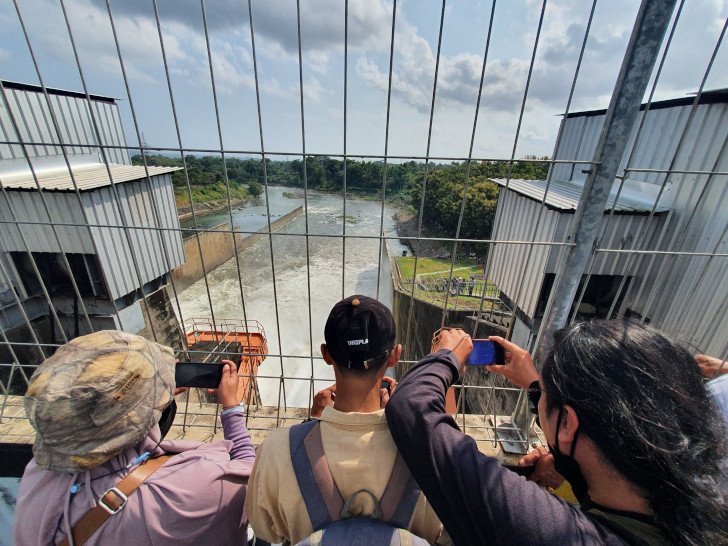 Perum Jasa Tirta 1 Minta Warga Aliran Sungai Hati-hati Saat Flushing Bendungan Wlingi dan Lodoyo