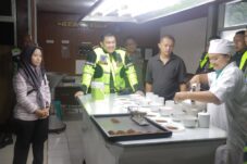 Kapolres Blitar Cek Buruh Pabrik Gula dan Perkebunan Teh 10 IMG 20250502 WA0016