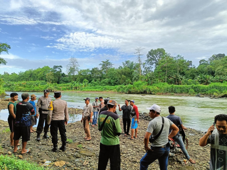 Berenang Sebrangi Brantas, Remaja di Blitar Hilang Terseret Arus