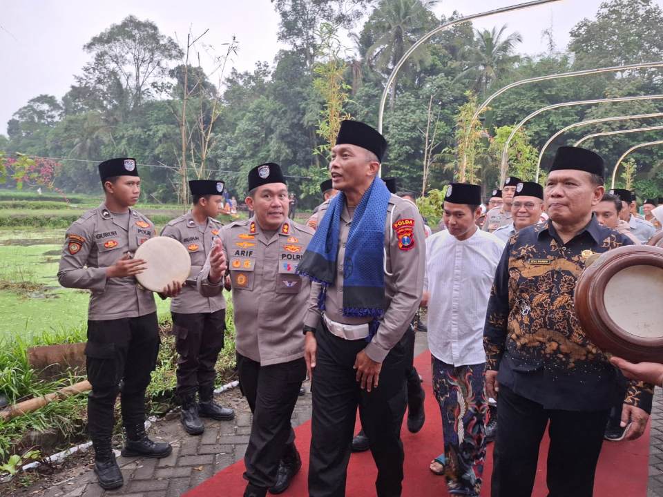Dirlantas Polda Jatim Apresiasi Taman Lalu Lintas WBB Blitar 2 Dirlantas Polda Jatim Kombes Pol Iwan Saktiadi saat tiba di lokasi taman lalu lintas WBB Blitar didampingi Kapolres Blitar AKBP Arif Fazlurrahman ( Novianto, tagarjatim.id)