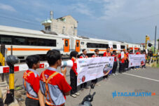 Peringati Harkitnas, KAI Daop 7 Sosialisasi Keselamatan di Perlintasan Sebidang 8 Peringati Harkitnas, KAI Daop 7 Sosialisasi Keselamatan di Perlintasan Sebidang