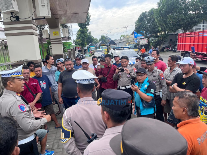 Tolak Zero ODOL di Blitar, Puluhan Sopir Truk Lakukan Aksi Mogok 6 Tolak Zero ODOL di Blitar, Puluhan Sopir Truk Lakukan Aksi Mogok