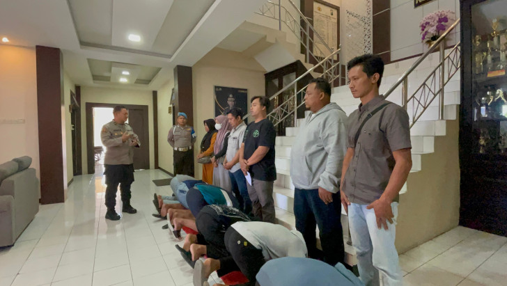 Ditahan Semalam, 6 Remaja Pesilat Nangis Dijemput Orangtuanya di Polres Blitar