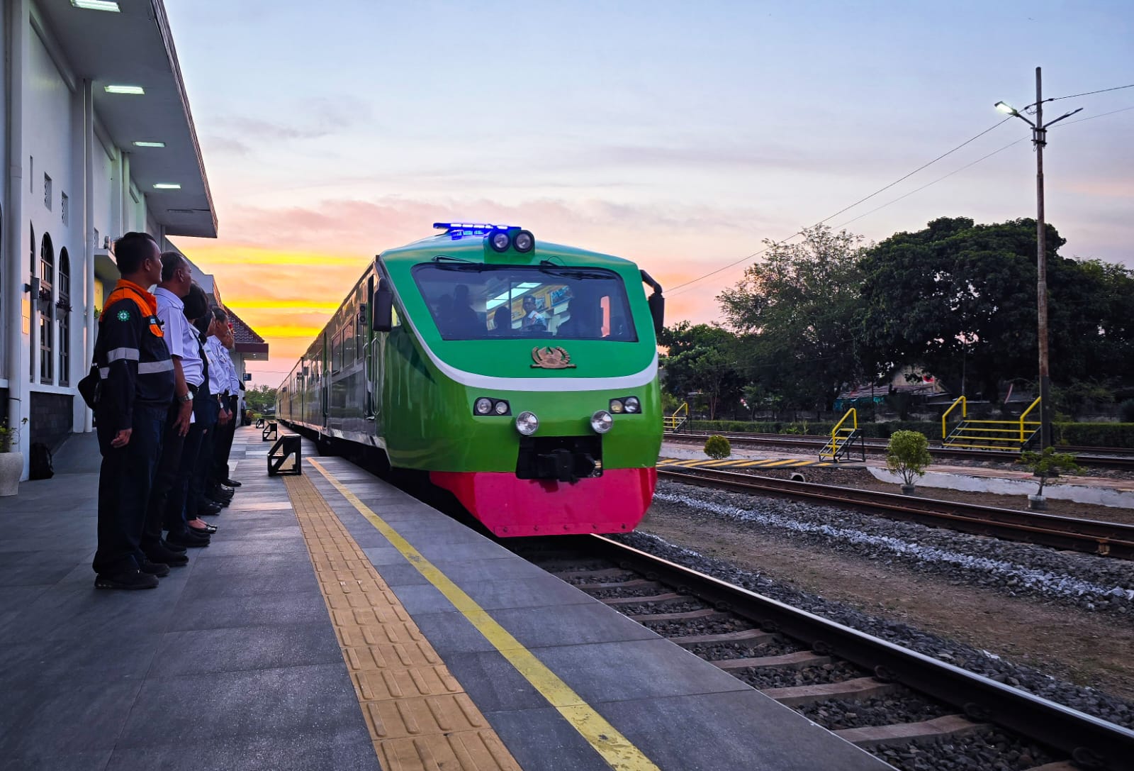 KAIS atau kereta inspeksi yang digunakan jajaran Direksi dan Komisaris KAI Pusat ke Daop 7 Madiun (dok. Humas Daop7 Madiun untuk tagarjatim.id)