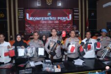 Pelaku Rusuh Blitar Bawa Senapan Angin dan Bondet 3 Pelaku Rusuh Blitar Bawa Senapan Angin dan Bondet