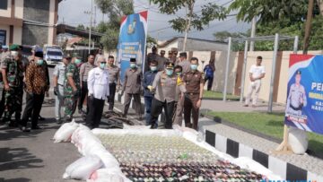 Polres Blitar Musnahkan Ribuan Botol Miras dan Puluhan Knalpot Brong Jelang Malam Tahun Baru 5 Polres Blitar Musnahkan Ribuan Botol Miras dan Puluhan Knalpot Brong Jelang Malam Tahun Baru