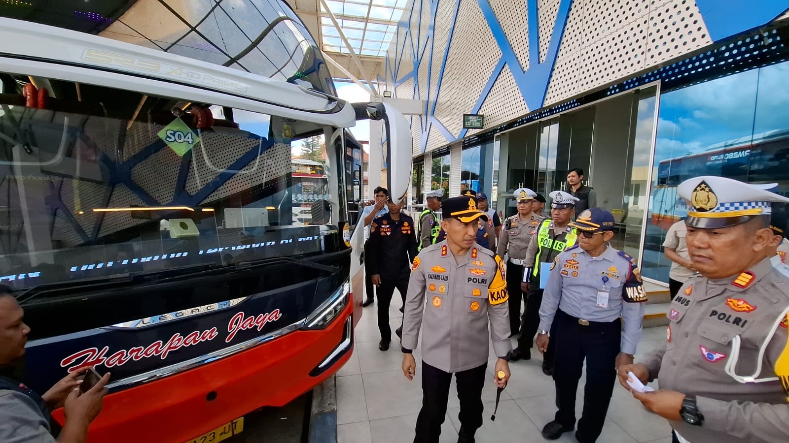 f2d4b156 4a1b 4402 9499 e339f939fa1d